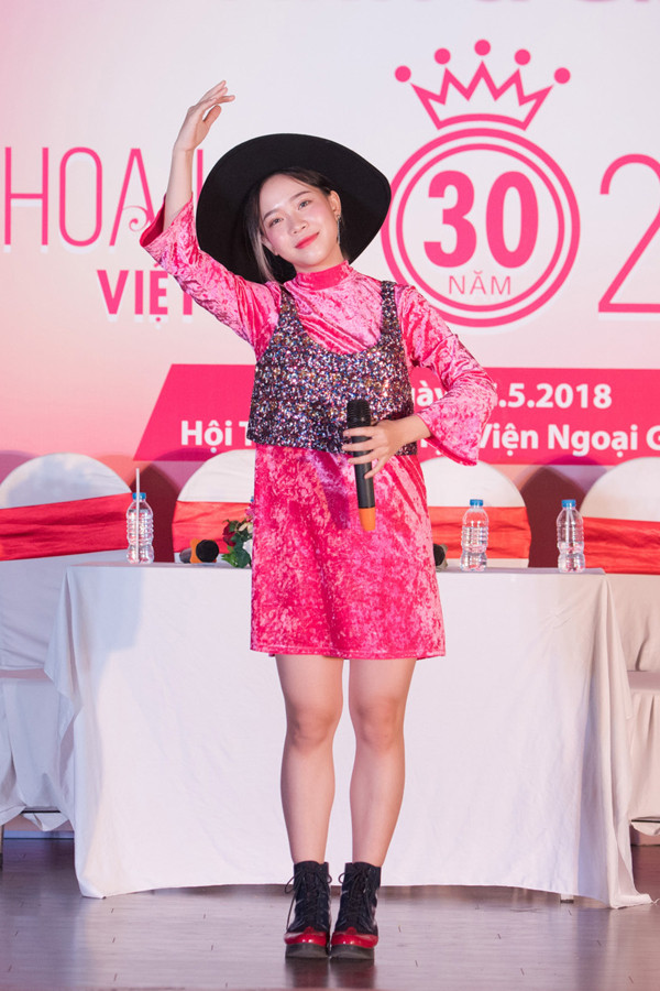 Tham gia buổi giao lưu có ca sĩ trẻ Bảo Uyên. Á hậu Huyền My - 6