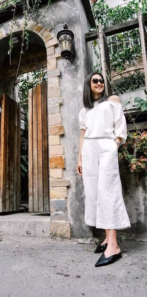 Thời gian này, Dương Mỹ Linh đang có mặt tại Việt Nam và dành nhiều thời gian nghỉ ngơi bên gia đình, bạn bè.