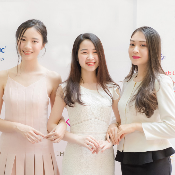 Top 3 Hoa khôi Ngoại giao khoe sắc trước ống kính. Á hậu Huyền My - 4
