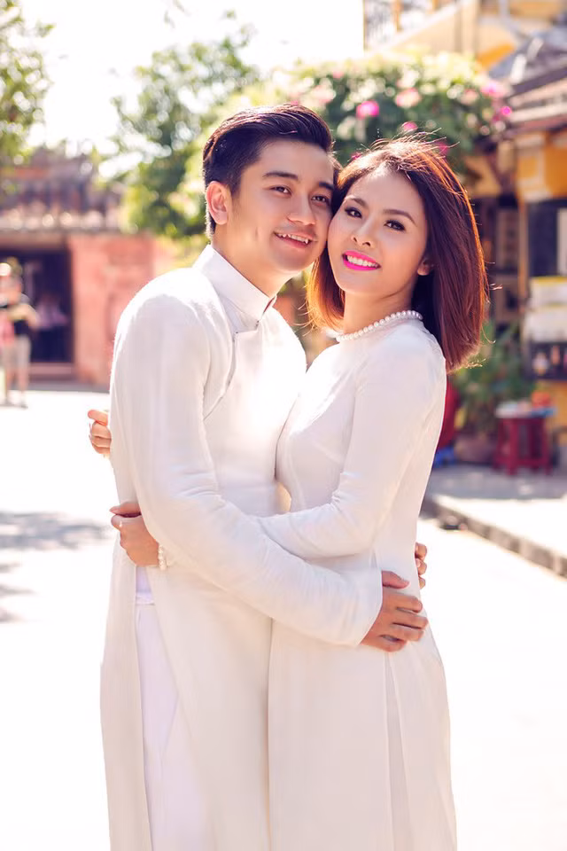 Vân Trang tâm sự, chồng là người đàn ông kín đáo, vốn không thích sự xô bồ và tình cảm phức tạp của giới nghệ sĩ.