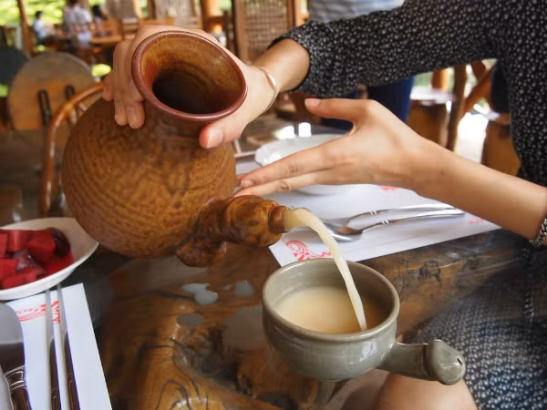 Khóa học về đồ uống được các bạn trẻ Hàn Quốc lựa chọn thử nghiệm. Ảnh: theculturetrip