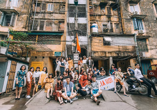 Bộ ảnh và clip được quay vào dịp nghỉ lễ 30/4 - 1/5, mang thông điệp nhằm tái hiện khung cảnh bầu không khí hân hoan, vui tươi của ngày giải phóng, thống nhất đất nước.