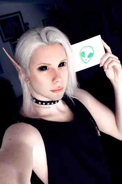 Luis tiết lộ anh sở hữu bộ sưu tập 500 lens mắt và thường xuyên sử dụng chúng. Ảnh: Barcroft Media.