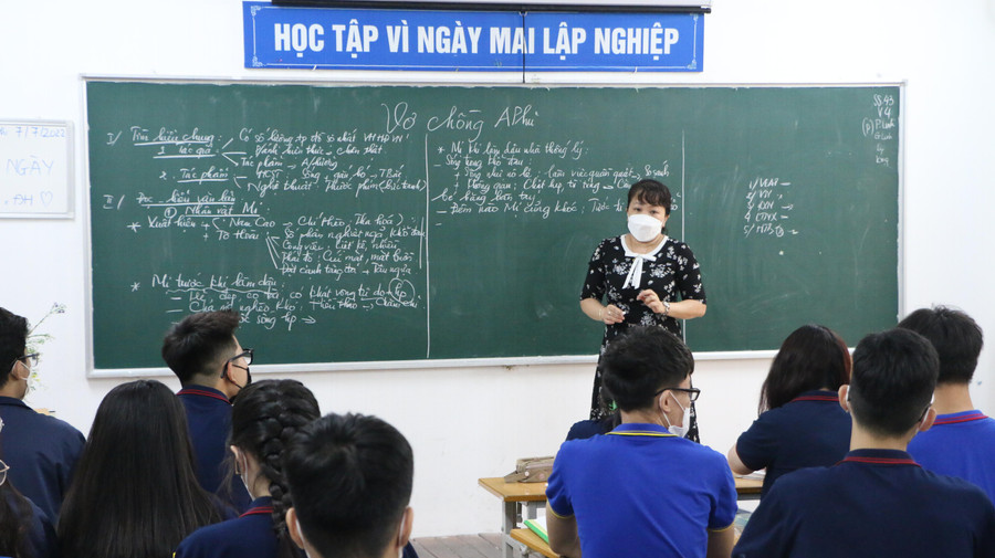 Giai đoạn này, các em đang được giáo viên hệ thống hóa lại toàn bộ kiến thức để củng cố những kỹ năng cần thiết khi làm bài. Giai đoạn này, các em đang được giáo viên hệ thống hóa lại toàn bộ kiến thức để củng cố những kỹ năng cần thiết khi làm bài.
