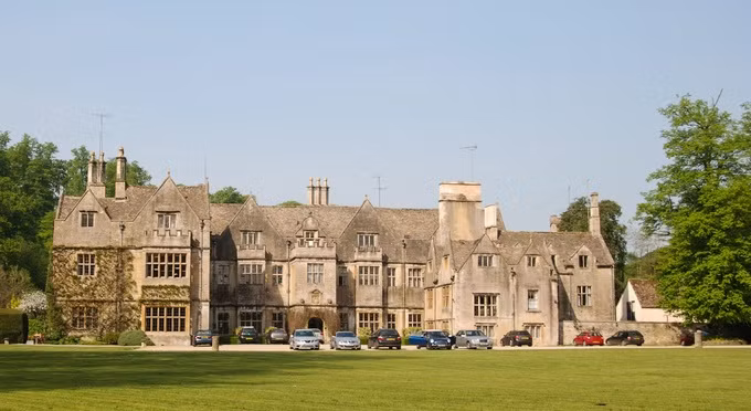 Ngôi làng được in hình trên hộ chiếu