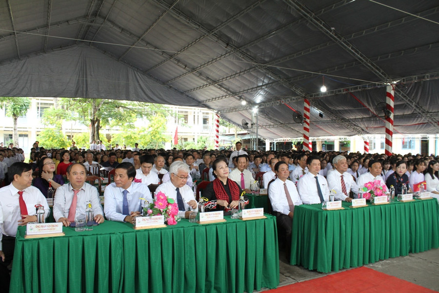 Không khí khai giảng tại Trường THPT Tháp Mười. Không khí khai giảng tại Trường THPT Tháp Mười.