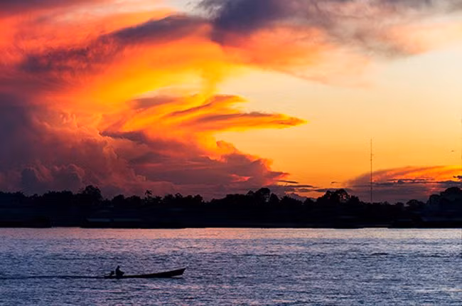 Kỳ lạ con sông dài nhất thế giới nhưng không có một cây cầu ảnh 1