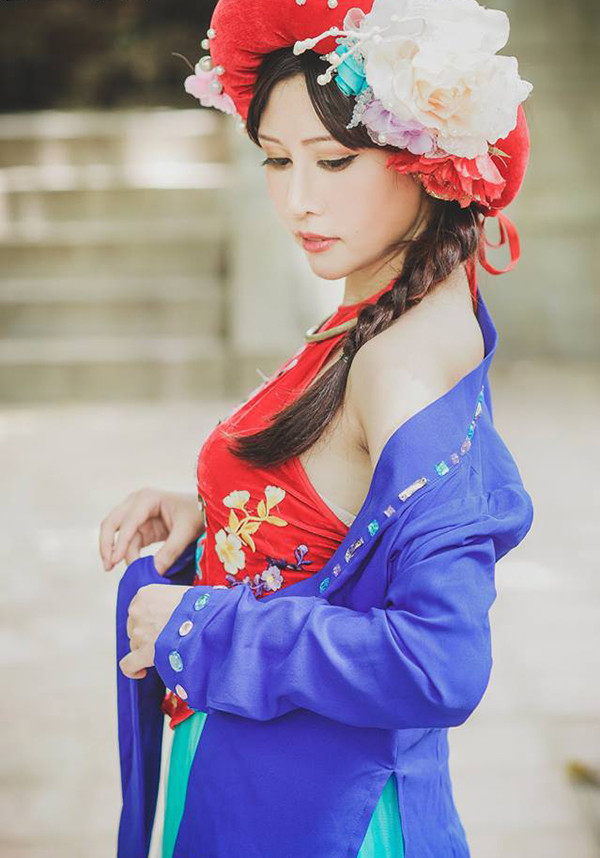 Nàng Tấm, Cám và Dì Ghẻ xinh đẹp trong bộ ảnh cosplay ảnh 7 Chie phải thức trắng 2 đêm trước ngày chụp để hoàn thành trang phục. Nhóm đã cố chụp những tư thế sao cho lột tả được tính cách của từng nhân vật, đặc biệt là cảnh phải trèo cây cau giữa trưa nắng của Tấm.