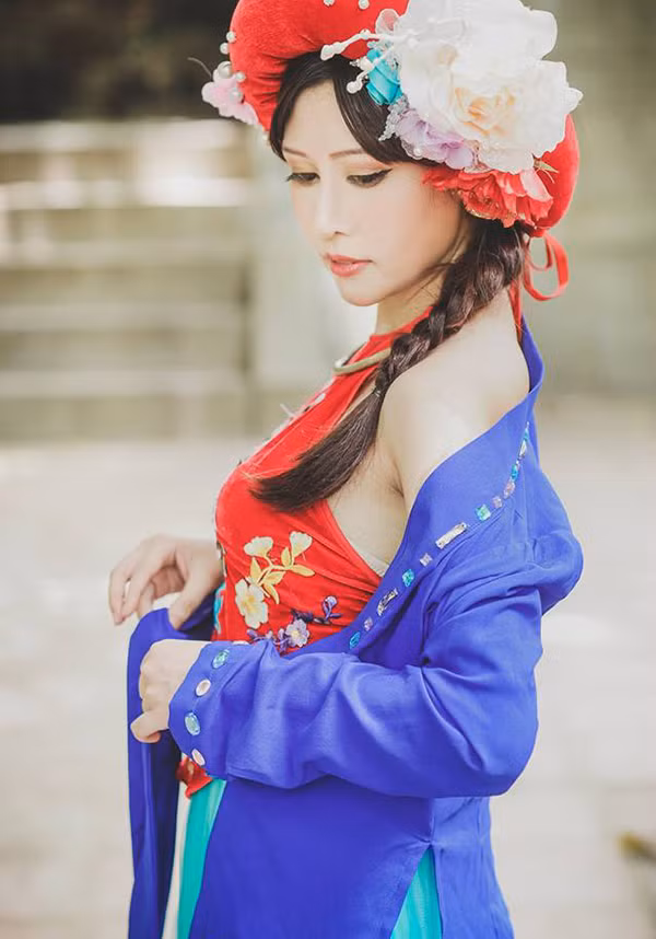 Chie phải thức trắng 2 đêm trước ngày chụp để hoàn thành trang phục. Nhóm đã cố chụp những tư thế sao cho lột tả được tính cách của từng nhân vật, đặc biệt là cảnh phải trèo cây cau giữa trưa nắng của Tấm.