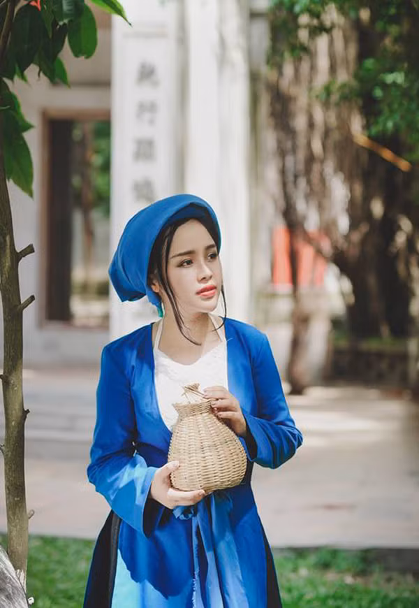 Bộ ảnh được nhóm bạn trẻ thực hiện tại đền Voi Phục (Kim Mã - Hà Nội)