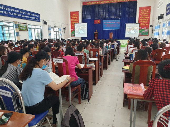 Giáo viên huyện Bình Chánh (TP HCM) dự lớp tập huấn SGK Cánh Diều Giáo viên huyện Bình Chánh (TP HCM) dự lớp tập huấn SGK Cánh Diều