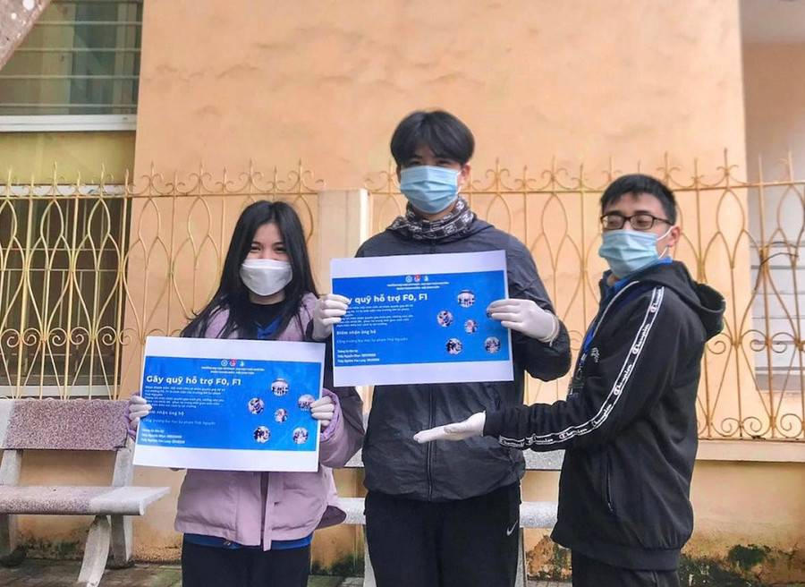 Hằng luôn tích cực tham gia các hoạt động tình nguyện. Hằng luôn tích cực tham gia các hoạt động tình nguyện.