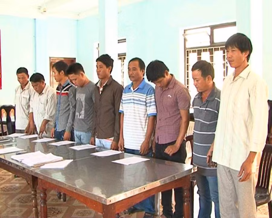 Các đối tượng cò xe quá tải né trạm cân bị xử phạt hành chính