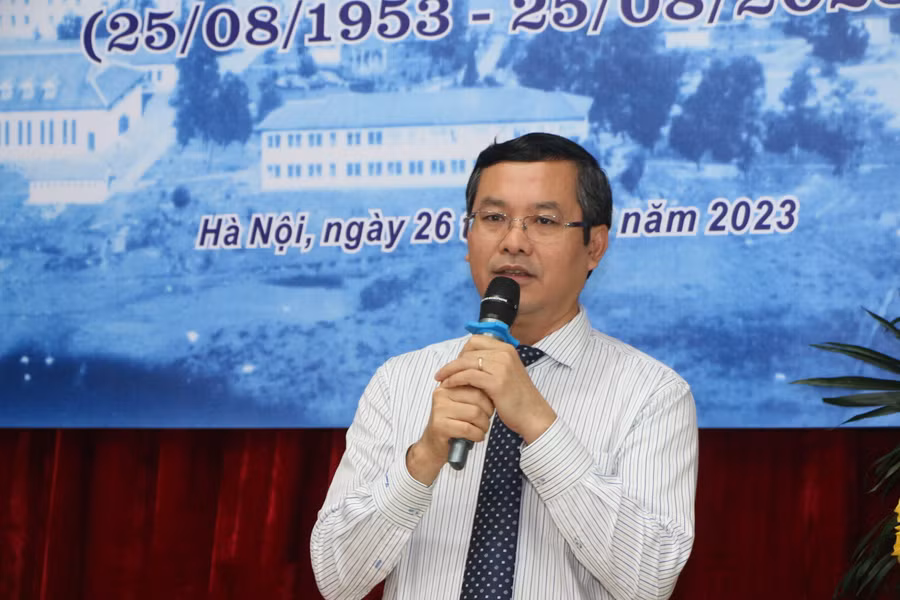 Thứ trưởng Nguyễn Văn Phúc phát biểu chúc mừng các đại biểu tại buổi gặp mặt.