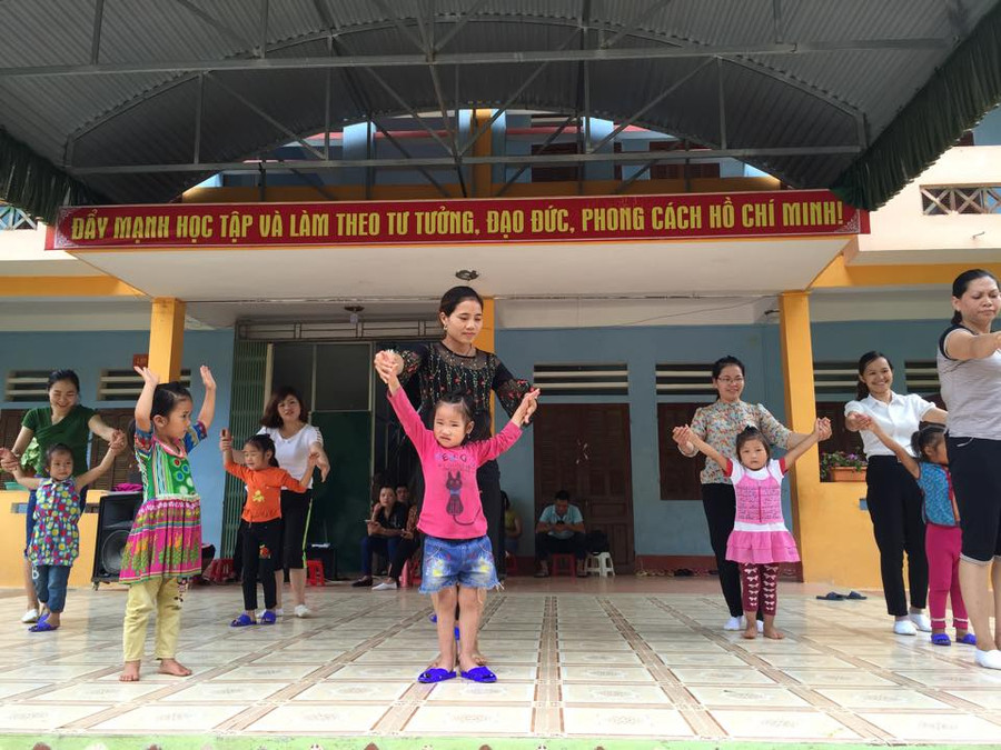 Cô trò chuẩn bị văn nghệ cho Khai giảng Cô trò chuẩn bị văn nghệ cho Khai giảng