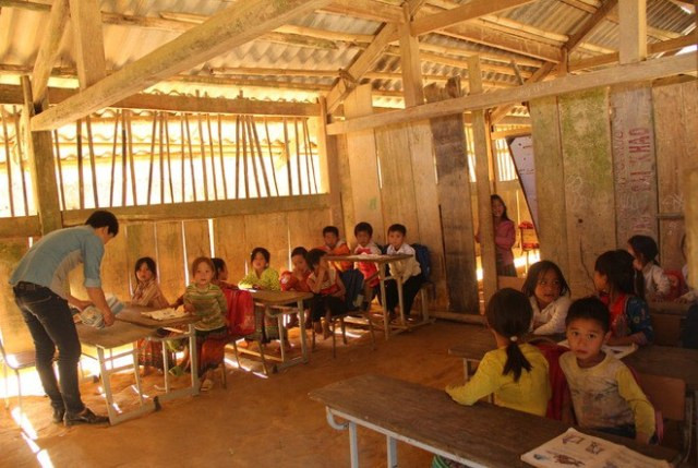 Lớp học tại điểm trường Sài Khao (Mường Lát, Thanh Hóa)