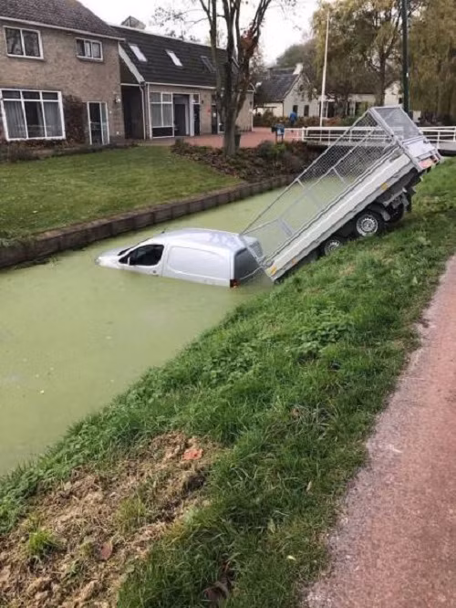 Đuôi ơi ở lại, đầu đi nhé!