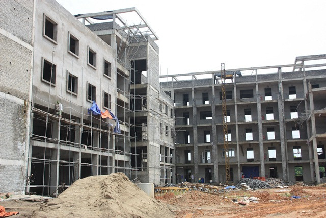 Một góc trường THPT chuyên mới đang được đẩy nhanh tiến độ thi công cho kịp đưa vào sử dụng trong năm học mới Một góc trường THPT chuyên mới đang được đẩy nhanh tiến độ thi công cho kịp đưa vào sử dụng trong năm học mới