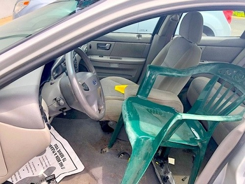 Dẫu sao cũng cùng là ghế.