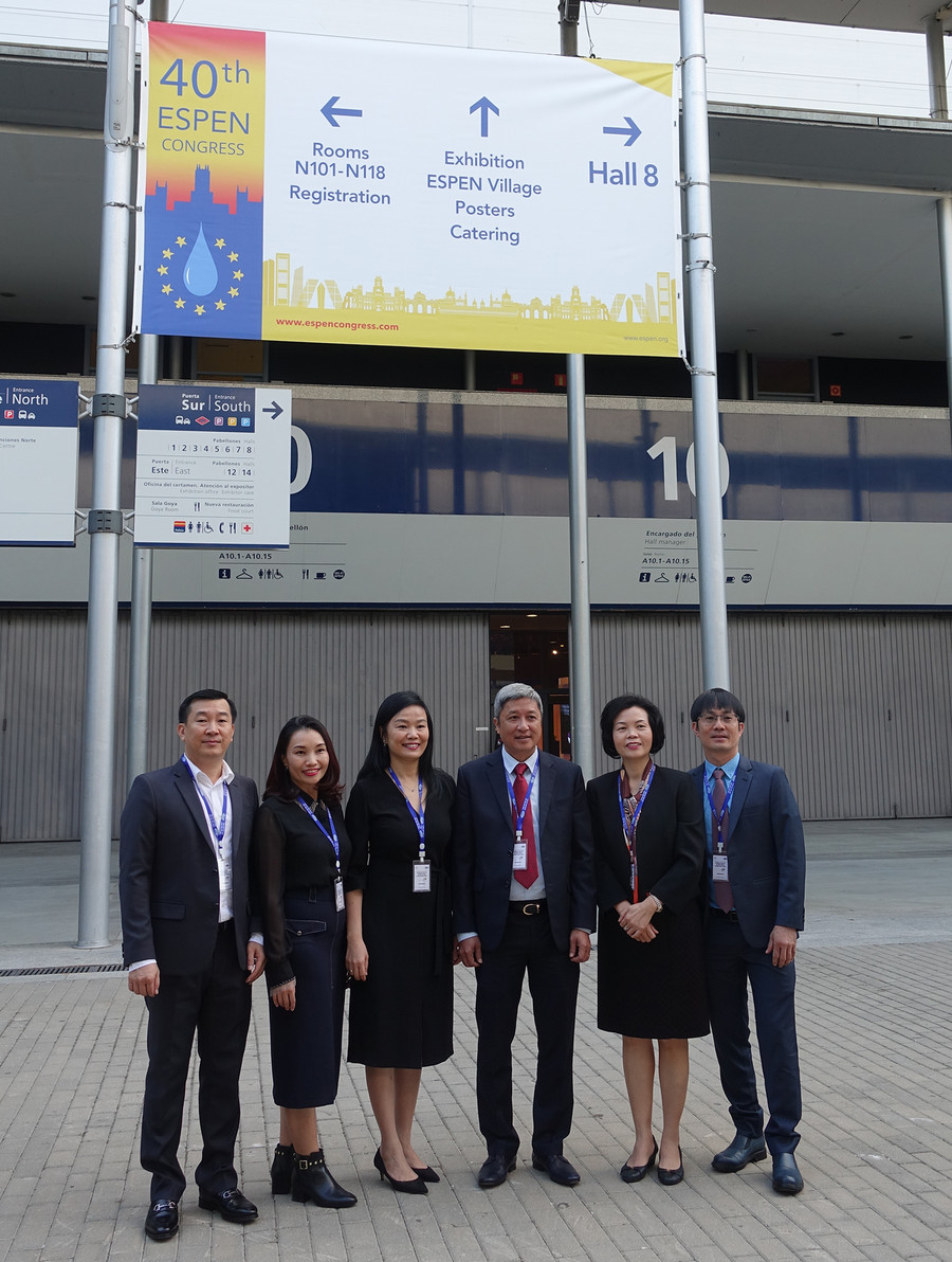 Đại diện lãnh đạo Bệnh viện Chợ Rẫy và Vinamilk tham dự Hội nghị dinh dưỡng lâm sàng quốc tế ESPEN 2018 tại thành phố Madrid, Tây Ban Nha Đại diện lãnh đạo Bệnh viện Chợ Rẫy và Vinamilk tham dự Hội nghị dinh dưỡng lâm sàng quốc tế ESPEN 2018 tại thành phố Madrid, Tây Ban Nha