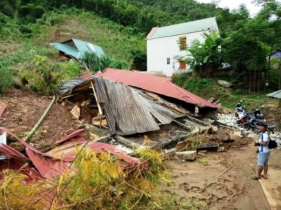 Khu phòng học và nhà đa năng của ngôi trường chỉ còn là đống đổ nát.