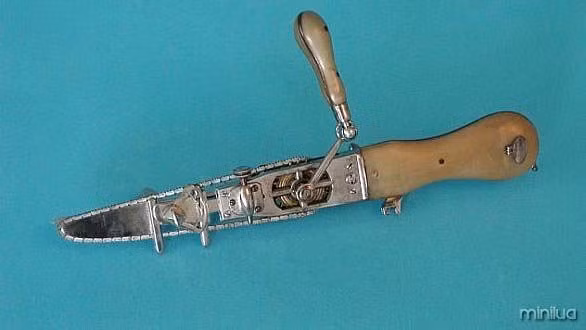 Không thể tin 12 dụng cụ y tế đáng sợ này được sử dụng trên con người - Hình 10