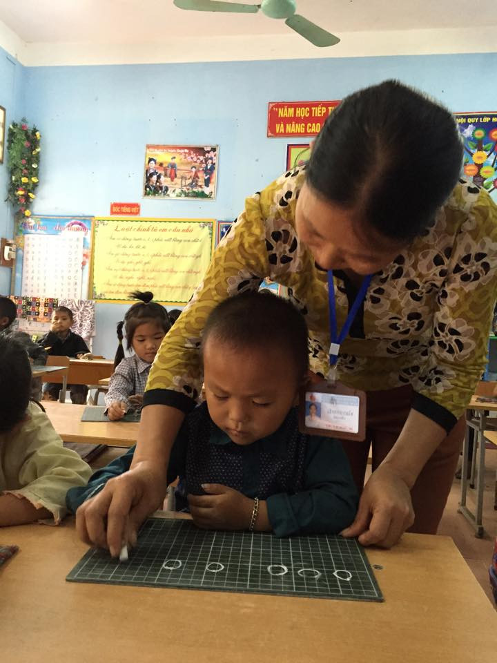 Uốn từng nét chữ đầu tiên Uốn từng nét chữ đầu tiên