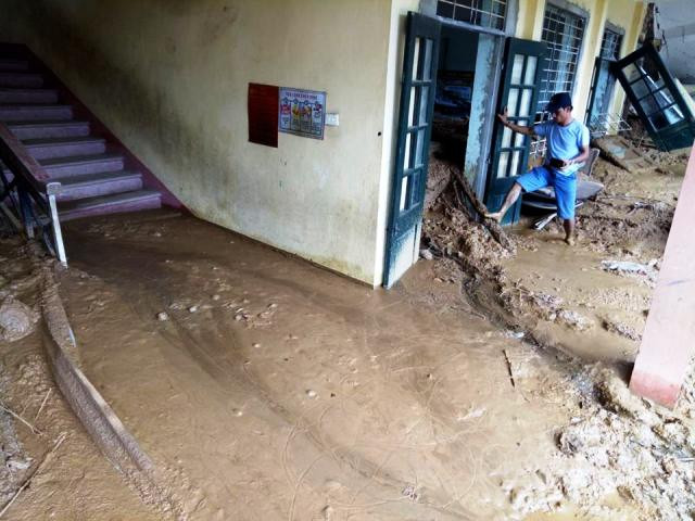 Các phòng học của trường Tiểu học Trung Sơn sau đợt lũ.