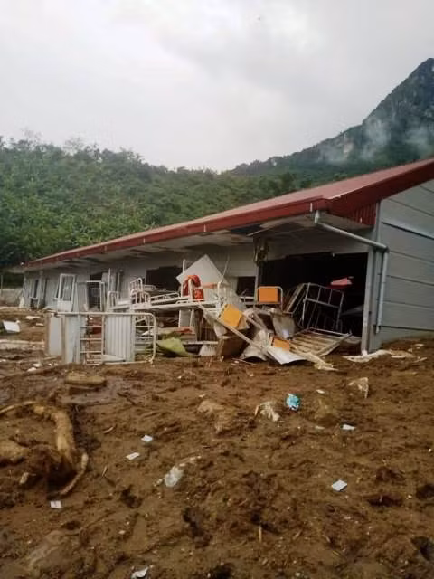 Tài sản của trường Phổ thông Dân tộc bán trú- THCS Tam Chung bị hư hại do lũ.