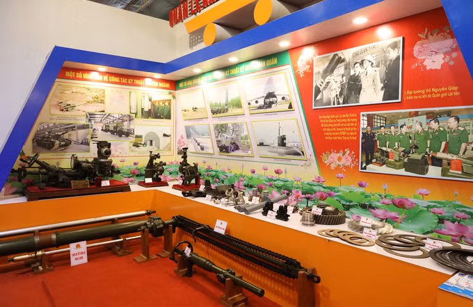 Việt Nam trưng bày nhiều vũ khí hiện đại