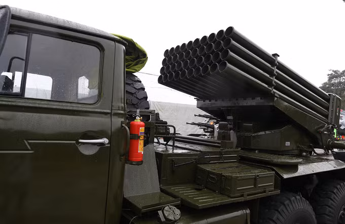 Việt Nam trưng bày nhiều vũ khí hiện đại