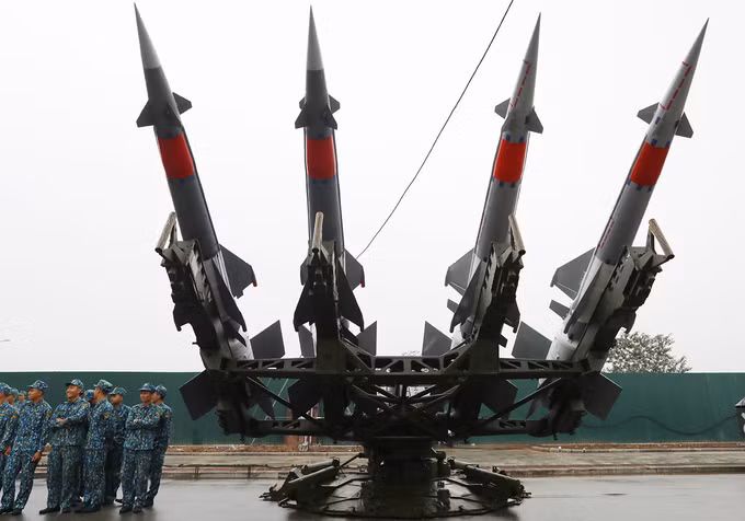Việt Nam trưng bày nhiều vũ khí hiện đại