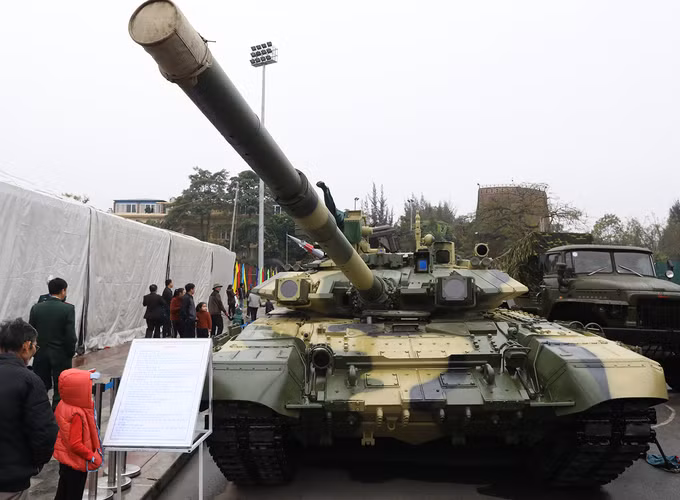 Việt Nam trưng bày nhiều vũ khí hiện đại