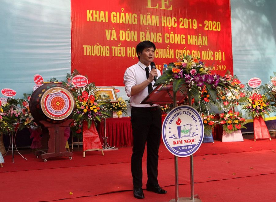 Thầy Hiệu trưởng Đào Chí Mạnh Thầy Hiệu trưởng Đào Chí Mạnh