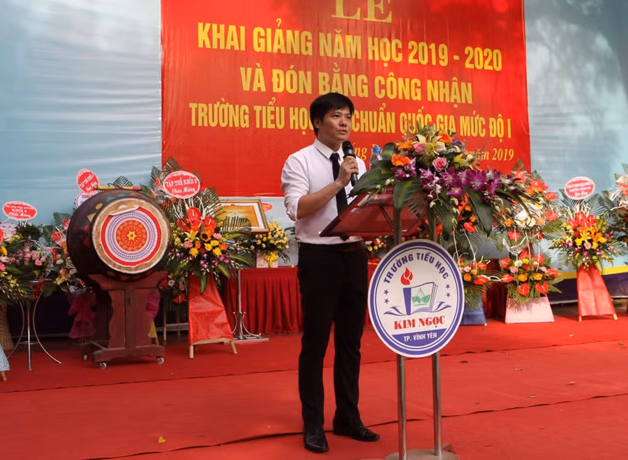 Thầy Hiệu trưởng Đào Chí Mạnh