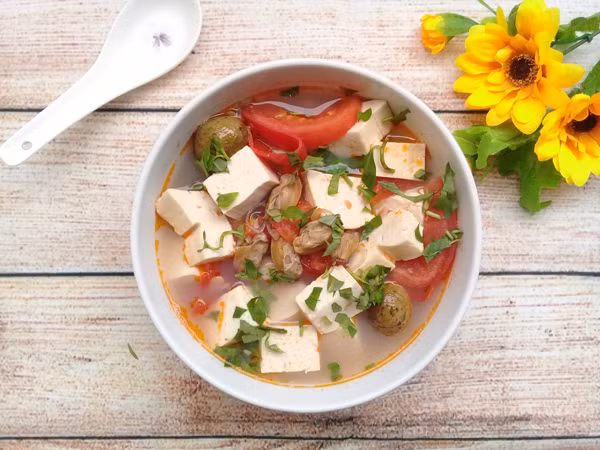 Canh đậu phụ nấu chua
