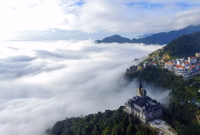 Tam Đảo với khung cảnh thơ mộng, mây mù bao phủ quanh năm, được ví như một “Đà Lạt” của miền Bắc.