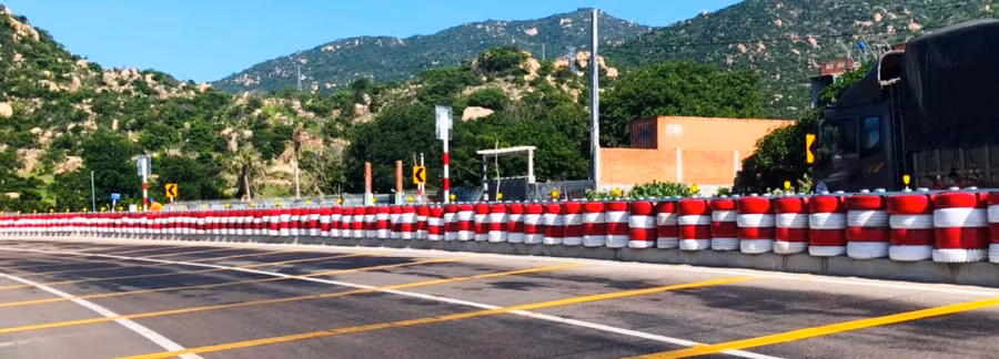 Mục đích của hộ lan bằng lốp xe ôtô là xử lý điểm mất an toàn giao thông.