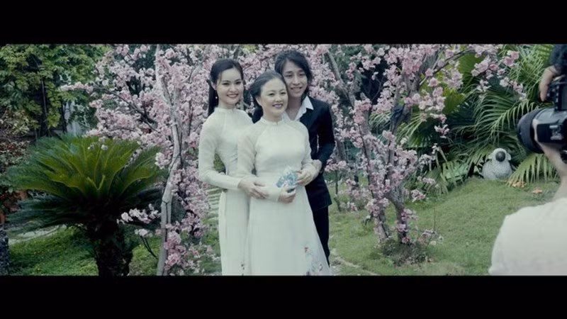 “Lý áo dài” - bộ phim về tình mẫu tử lấy cạn nước mắt ảnh 1