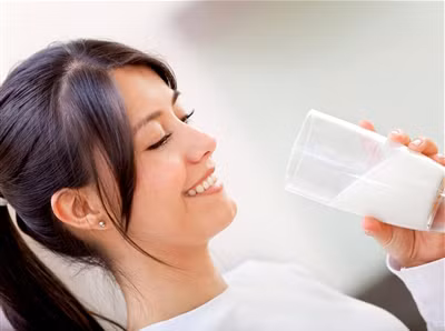 Uống sữa làm chậm sự tiến triển viêm khớp gối ở phụ nữ