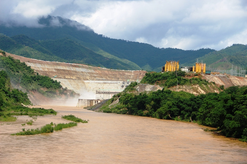 Đập Thủy điện Trung Sơn nhìn từ phía hạ lưu