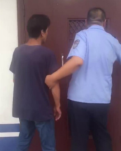 Gu bị cảnh sát bắt giữ. Gu bị cảnh sát bắt giữ. Ảnh: Shine.