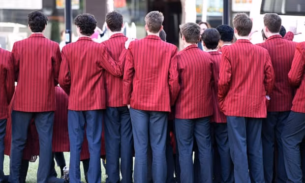 Các nam sinh tại một trường trung học tư thục của Australia