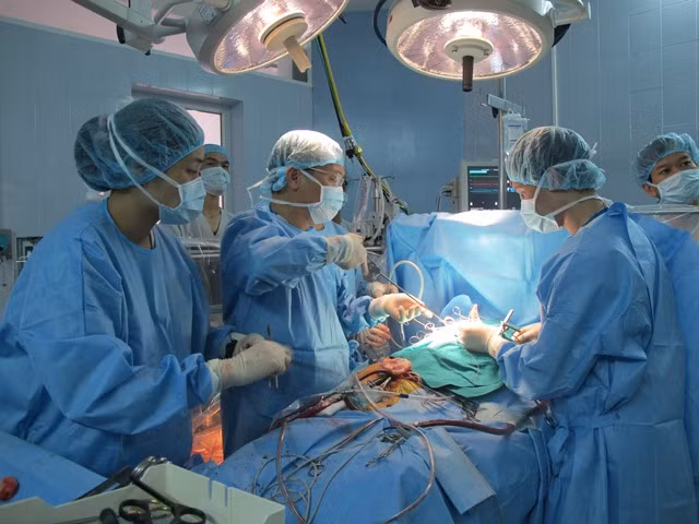 Gánh nặng luôn đè lên vai bác sĩ phẫu thuật