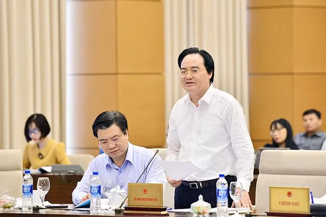 Bộ trưởng Phùng Xuân Nhạ báo cáo tóm tắt dự thảo Luật Giáo dục (sửa đổi)