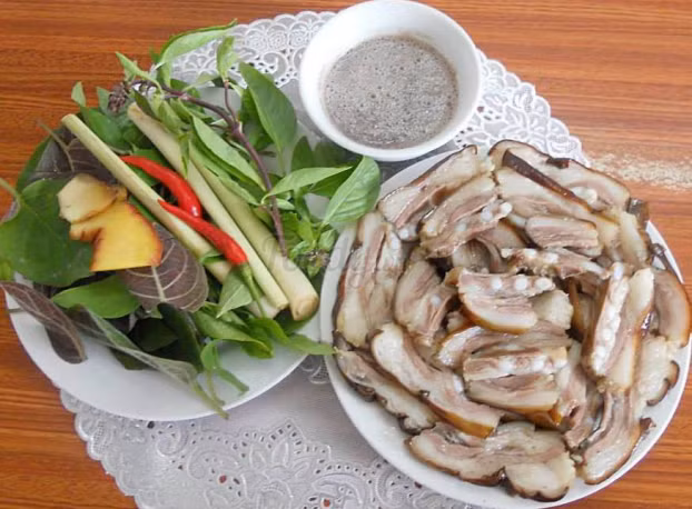  Thịt chó tiềm ẩn nhiều nguy cơ với sức khỏe như sán dãi chó, ấu trùng sán, chất độc trong thịt chó bị đánh bả... Ảnh minh họa 