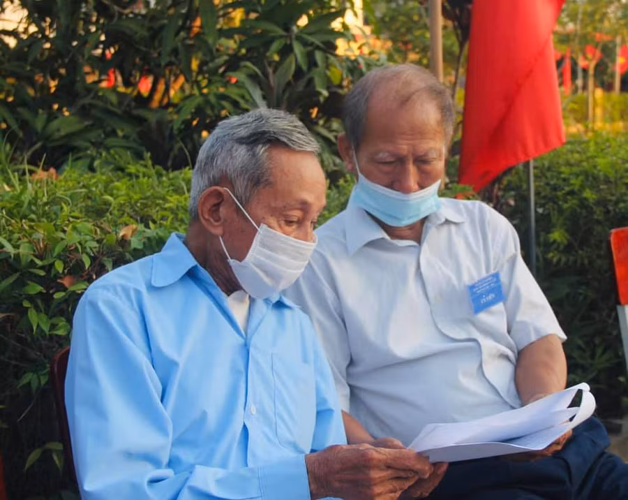 Đọc kỹ tiểu sử của các ứng cử đại biểu.