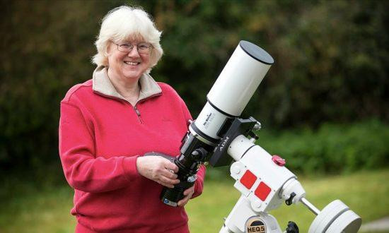 Cu ba chup anh thien ha dep toi muc duoc NASA trao giai hinh anh 1 