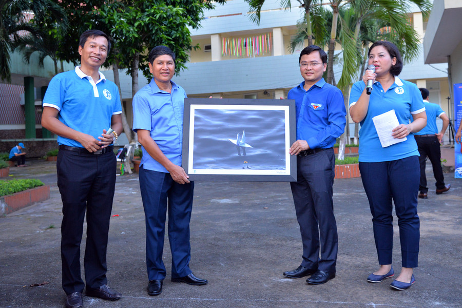 Những bức ảnh tại triển lãm với tinh thần ủng hộ Trường Sa.