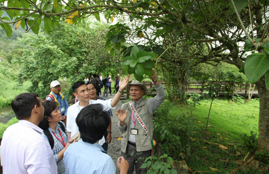 Tại bất cứ rãnh thoát nước nào của công viên sinh thái đầm lầy Mataian, bạn có thể tìm thấy dấu tích của cá, tôm, vỏ sò và vỏ ốc xoắn. Có thể nói sự sống tràn ngập khắp nơi ở đây.